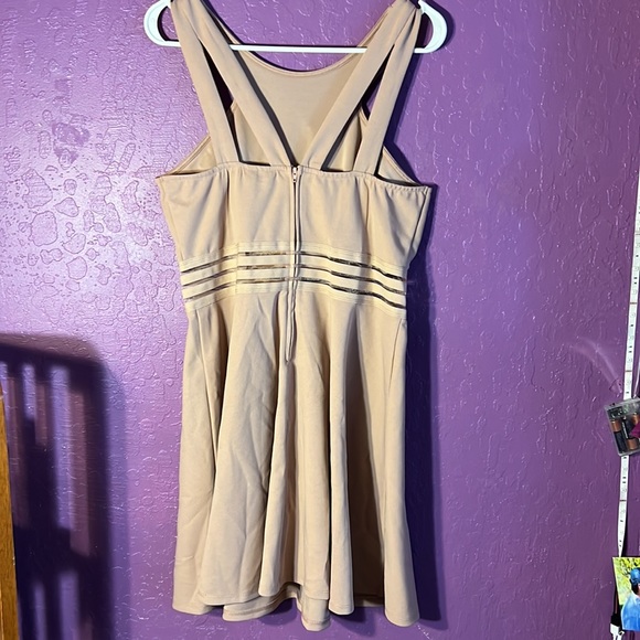 short pink dress - Picture 2 of 3